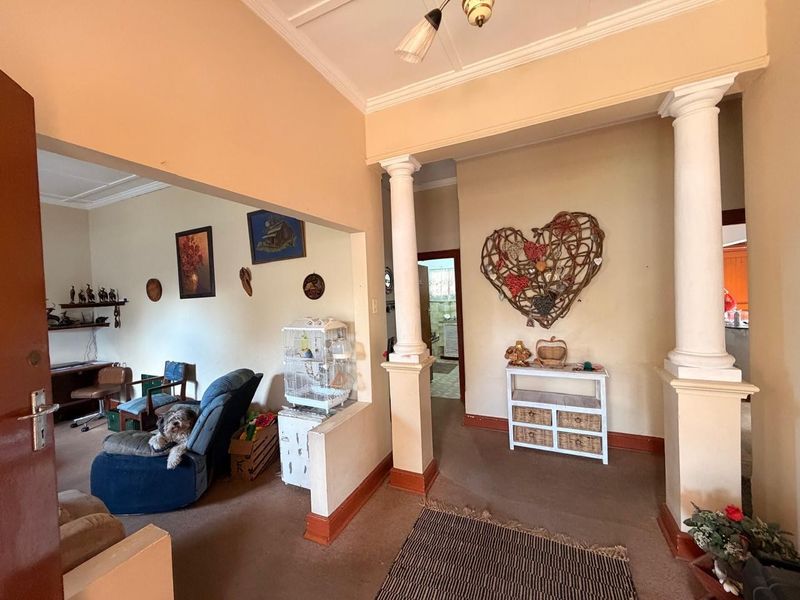 Investor's Dream on a Large 1,011m2 Erf with Multiple Income Opportunities - Photo 7