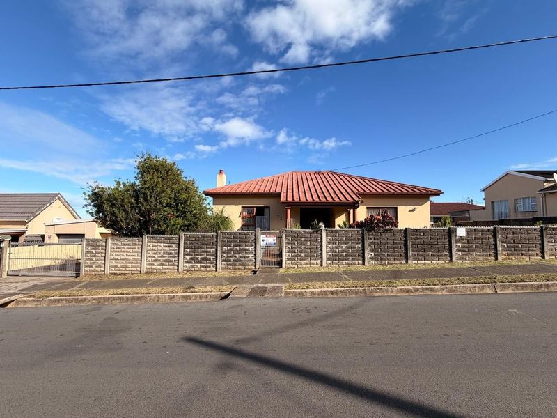 Investor's Dream on a Large 1,011m2 Erf with Multiple Income Opportunities - Photo 2