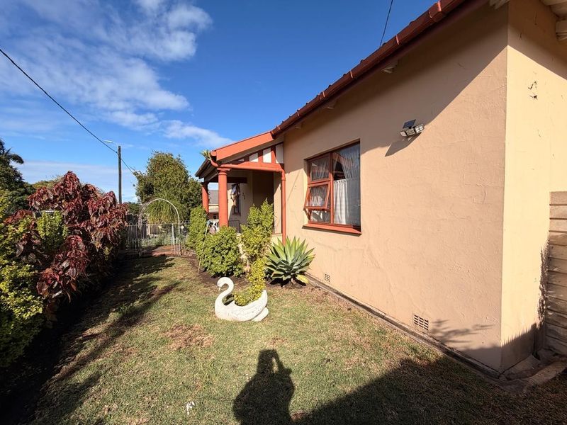 Investor's Dream on a Large 1,011m2 Erf with Multiple Income Opportunities - Photo 4