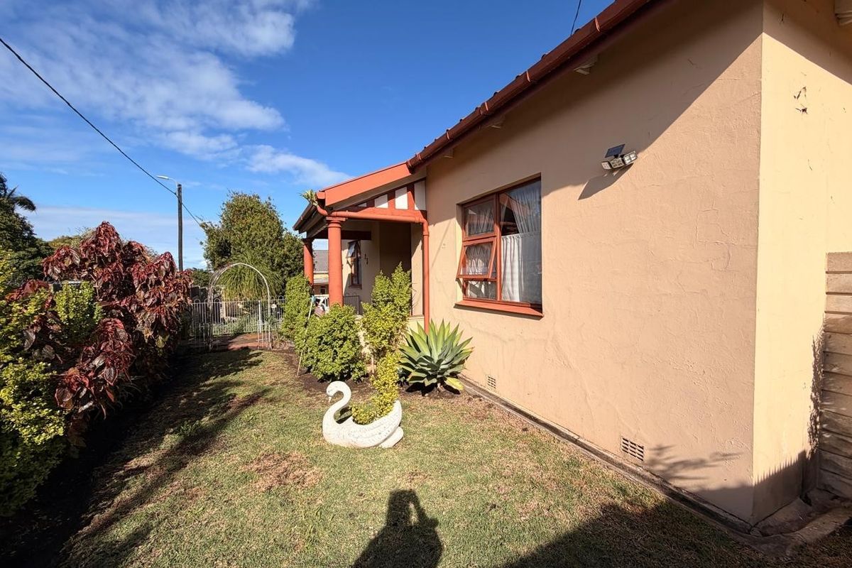 Investor's Dream on a Large 1,011m2 Erf with Multiple Income Opportunities - Photo 4