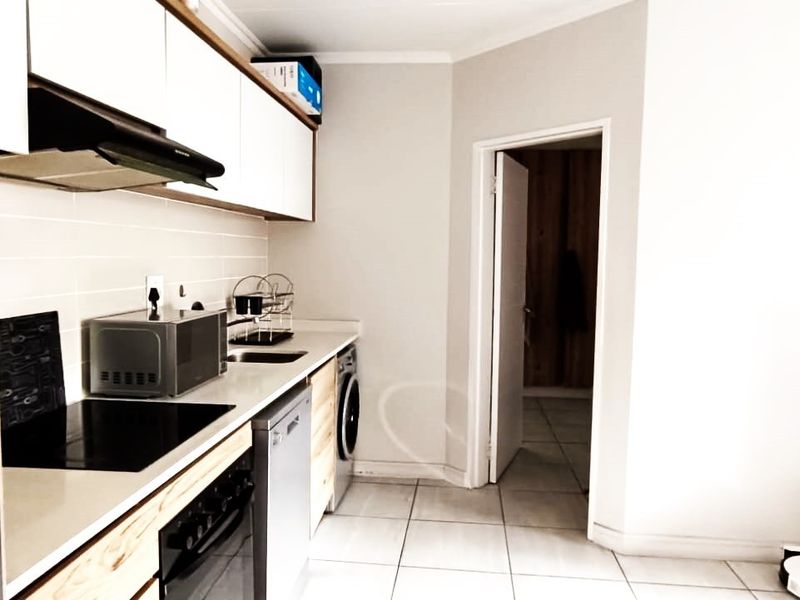 Apartment To Rent in Waterfall, Midrand - Photo 6