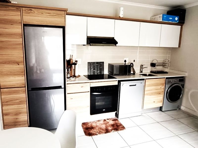Apartment To Rent in Waterfall, Midrand - Photo 5