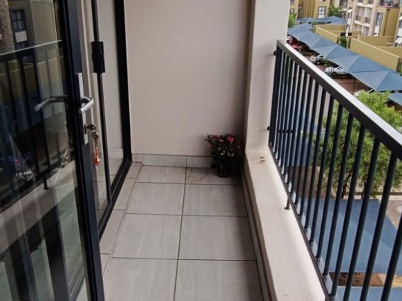 Apartment To Rent in Waterfall, Midrand - Photo 4