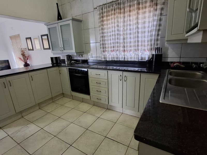 SHELLY BEACH STUNNING TWO BEDROOM UNIT WITH SEAVIEWS - Photo 7