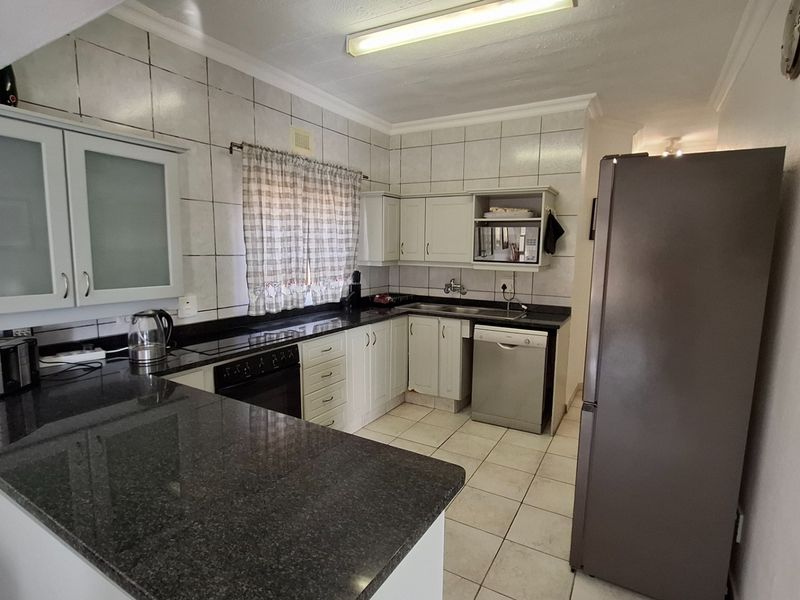 SHELLY BEACH STUNNING TWO BEDROOM UNIT WITH SEAVIEWS - Photo 6
