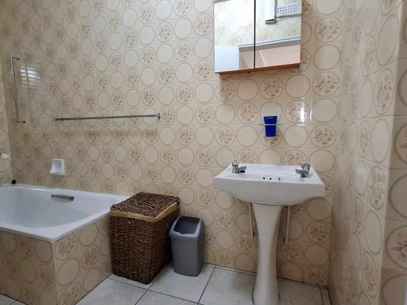 SHELLY BEACH STUNNING TWO BEDROOM UNIT WITH SEAVIEWS - Photo 10