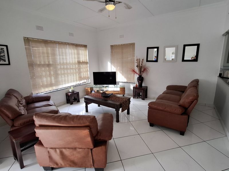 SHELLY BEACH STUNNING TWO BEDROOM UNIT WITH SEAVIEWS - Photo 4