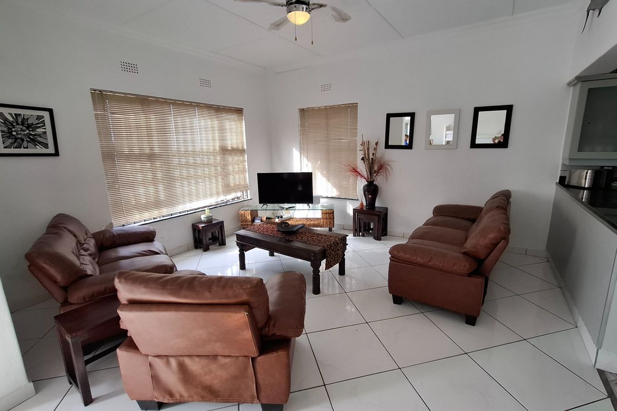 SHELLY BEACH STUNNING TWO BEDROOM UNIT WITH SEAVIEWS - Photo 4