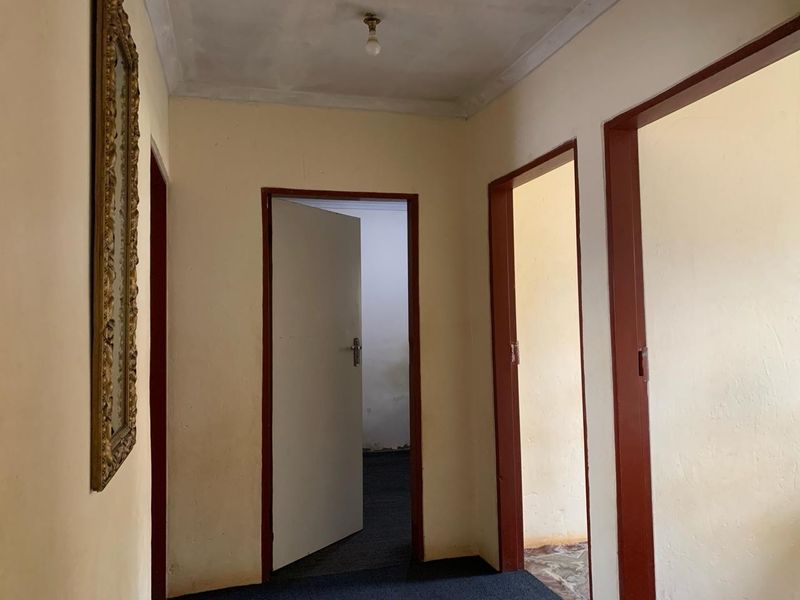 5 Bedroom House for sale in Vosloorus Ext 7 - Photo 6