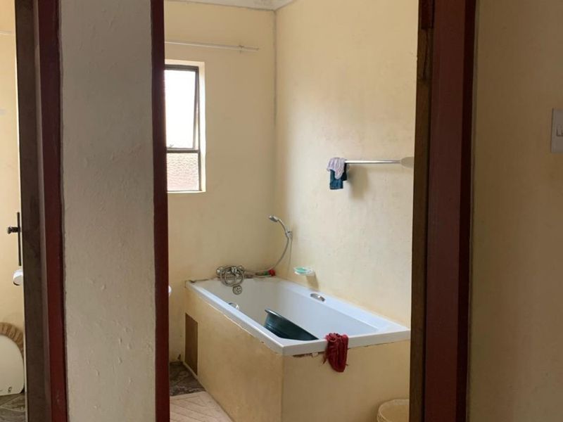 5 Bedroom House for sale in Vosloorus Ext 7 - Photo 8