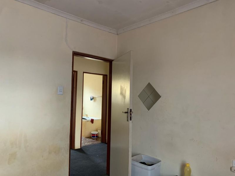 5 Bedroom House for sale in Vosloorus Ext 7 - Photo 7