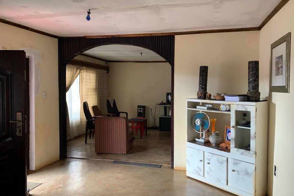 5 Bedroom House for sale in Vosloorus Ext 7 - Photo 4