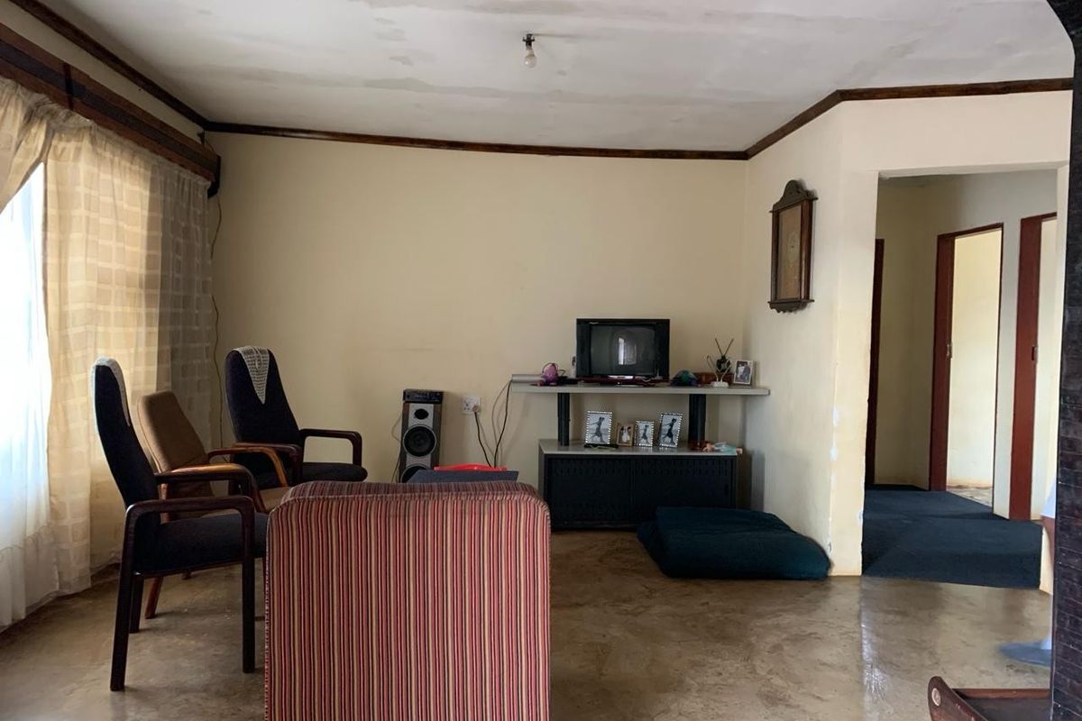 5 Bedroom House for sale in Vosloorus Ext 7 - Photo 3