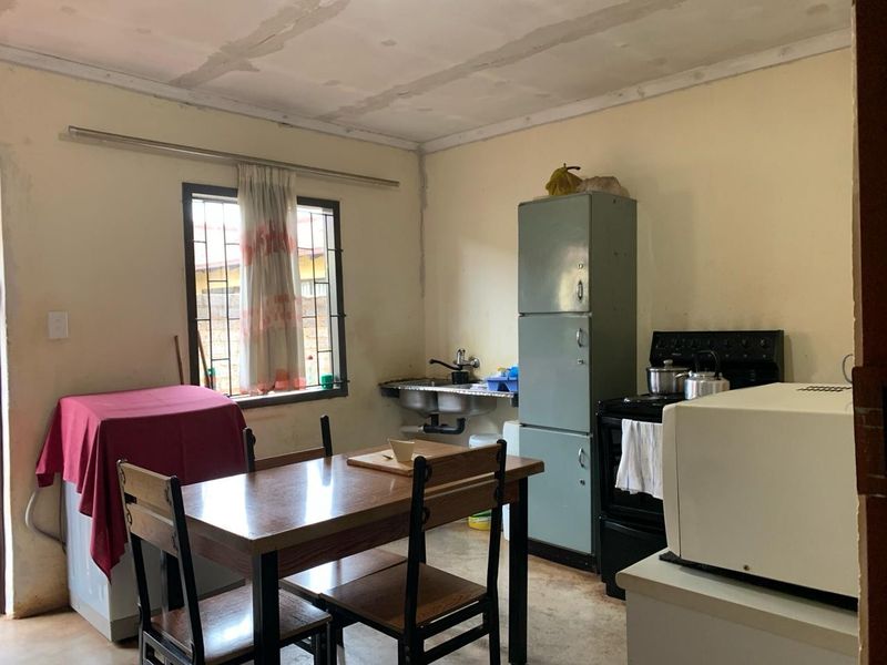 5 Bedroom House for sale in Vosloorus Ext 7 - Photo 2