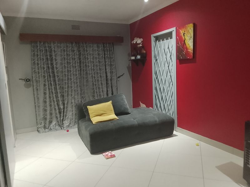 3 Bedroom House To Rent in Birchlegh, Kempton Park - Photo 4
