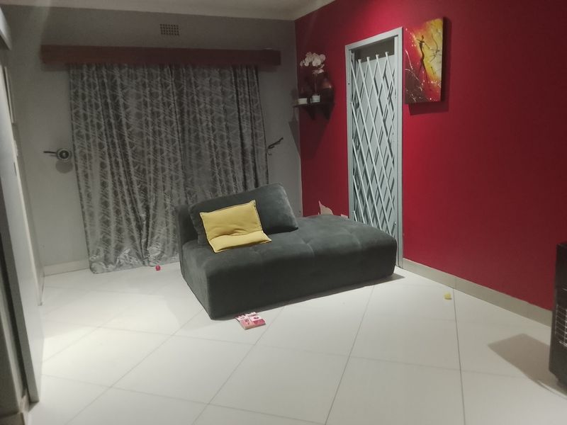 3 Bedroom House To Rent in Birchlegh, Kempton Park - Photo 1