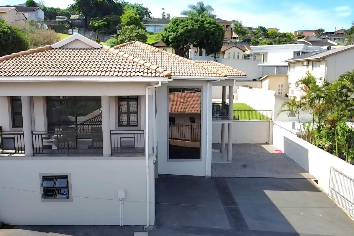 House For Sale in Queensburgh, KwaZulu Natal - Photo 2
