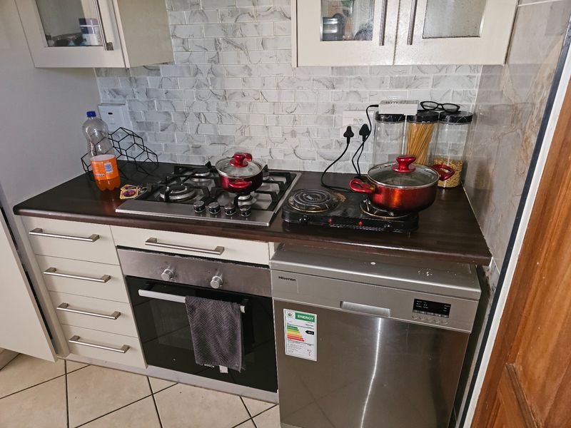 Stand Alone 3 Bedroom 2 Bath House To Rent in Blue Hills, Midrand - Photo 5