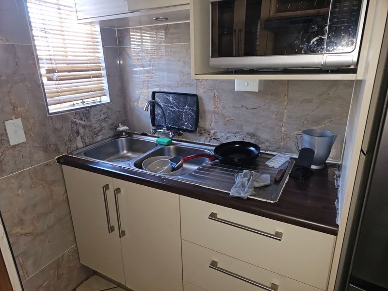 Stand Alone 3 Bedroom 2 Bath House To Rent in Blue Hills, Midrand - Photo 2