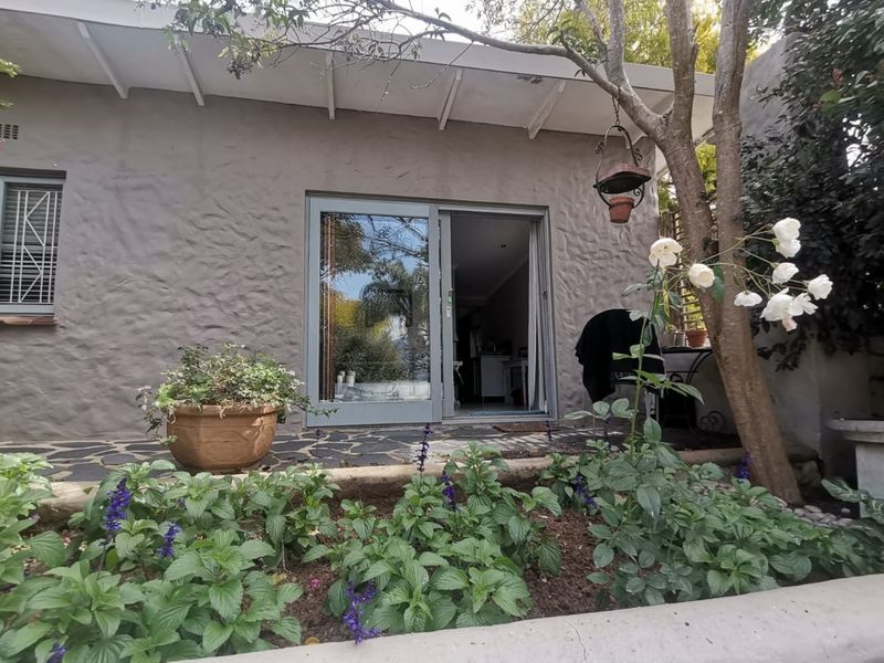 Beautiful Furnished Studio Apartment to Rent in Paarl - Photo 1