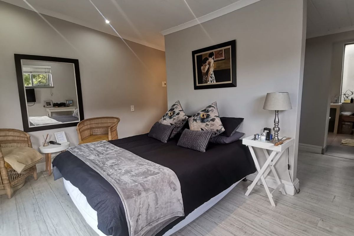Beautiful Furnished Studio Apartment to Rent in Paarl - Photo 2