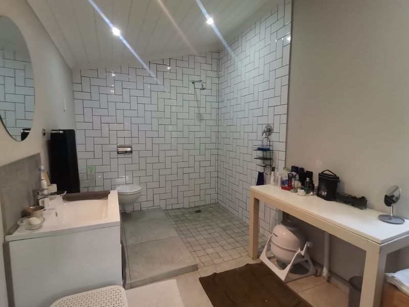 Beautiful Furnished Studio Apartment to Rent in Paarl - Photo 3