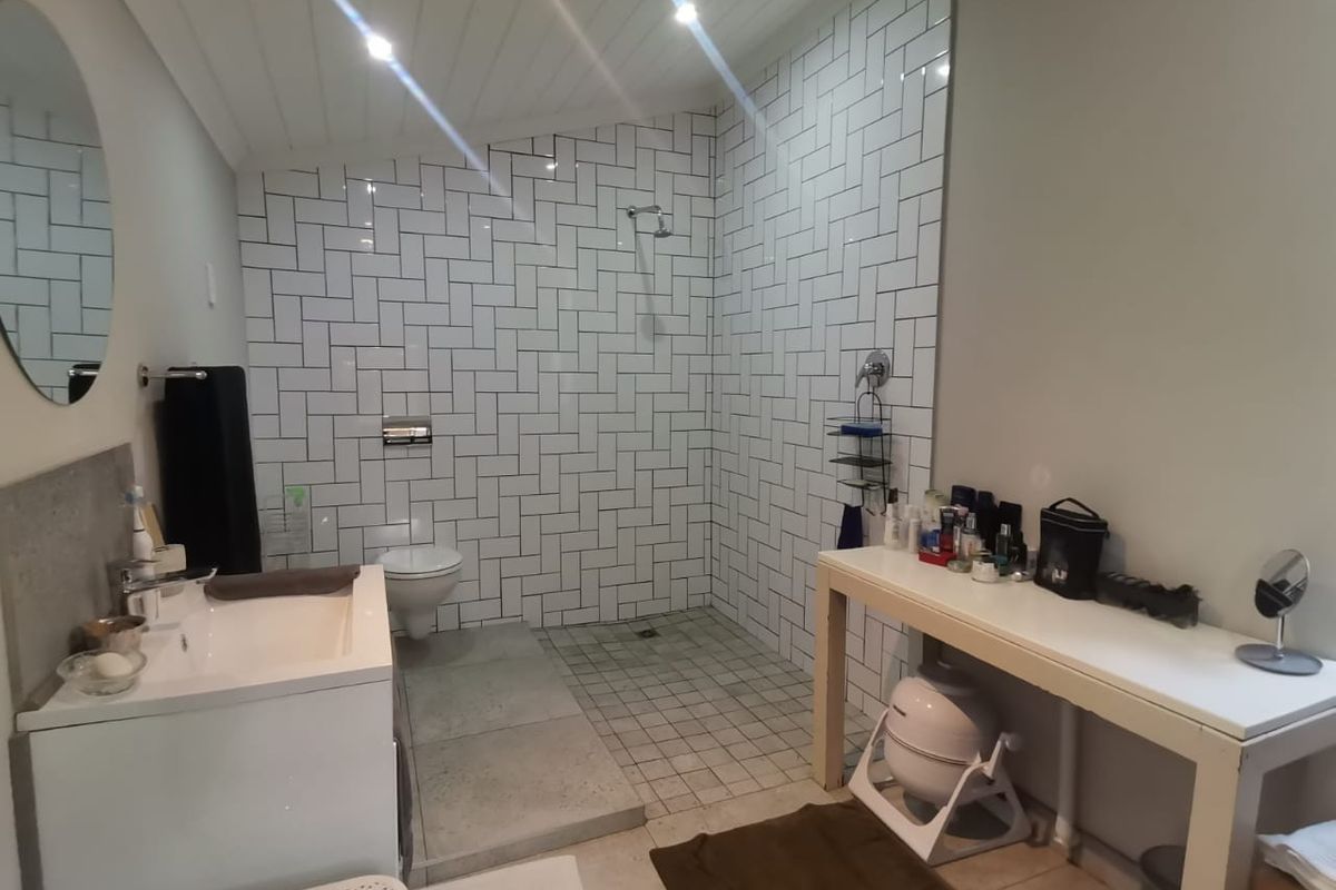 Beautiful Furnished Studio Apartment to Rent in Paarl - Photo 3