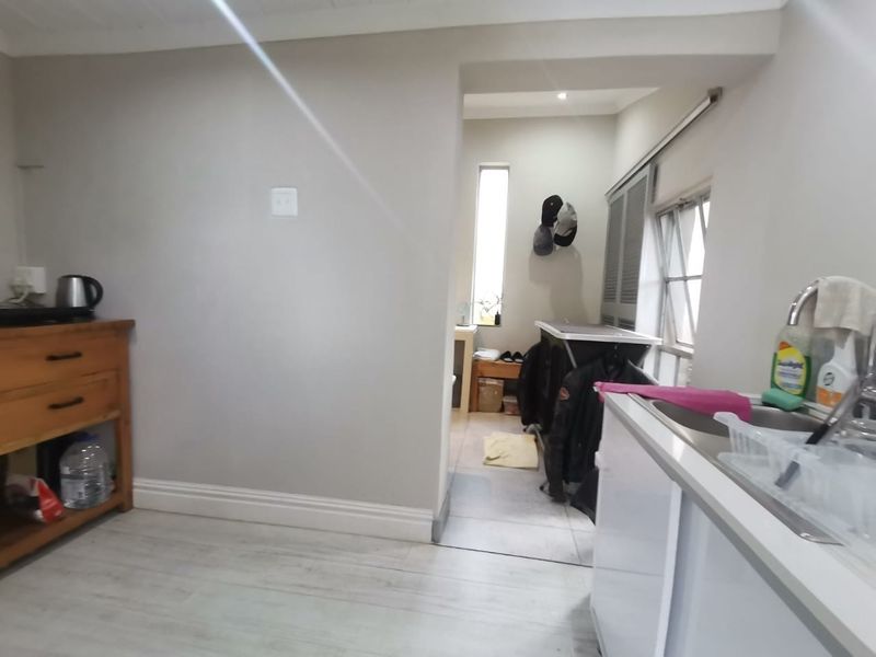 Beautiful Furnished Studio Apartment to Rent in Paarl - Photo 4