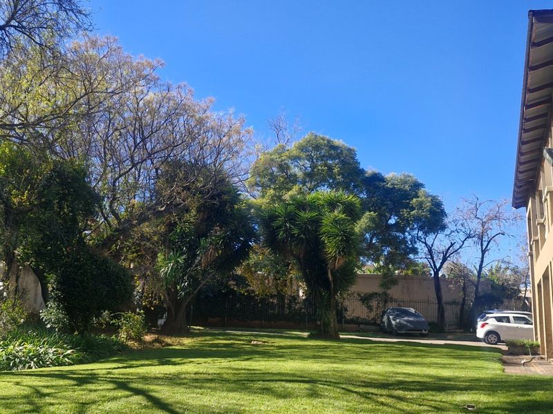 Grand Northcliff Family Home with Breathtaking Views and Unlimited Potential - Photo 5