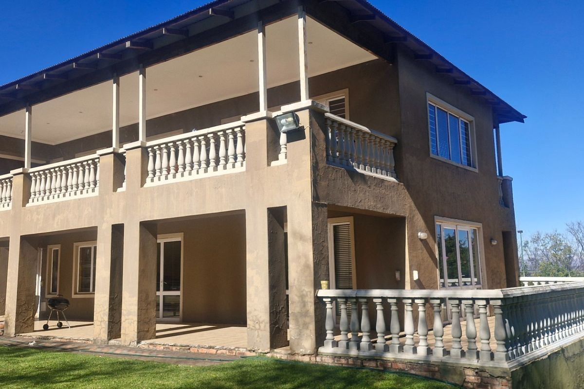 Grand Northcliff Family Home with Breathtaking Views and Unlimited Potential - Photo 4