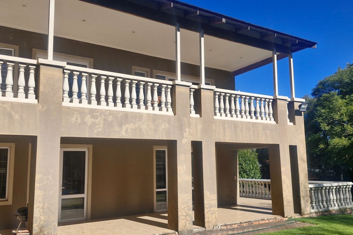 Grand Northcliff Family Home with Breathtaking Views and Unlimited Potential - Photo 3