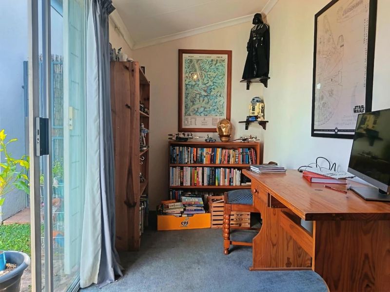 Solar-Powered 3 Bedroom Townhouse with Study, Pool and Private Garden in Moreleta Park - Photo 9