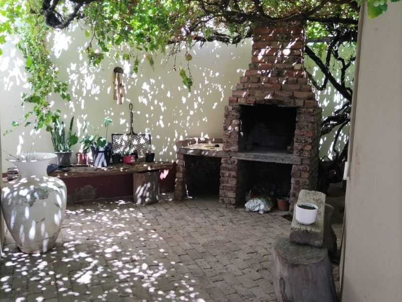 House For Sale in Beaufort West - Photo 7