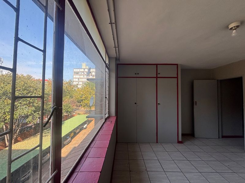 Apartment For Sale in Sunnyside, Pretoria - Photo 9