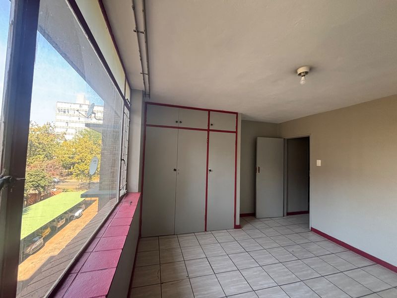 Apartment For Sale in Sunnyside, Pretoria - Photo 8