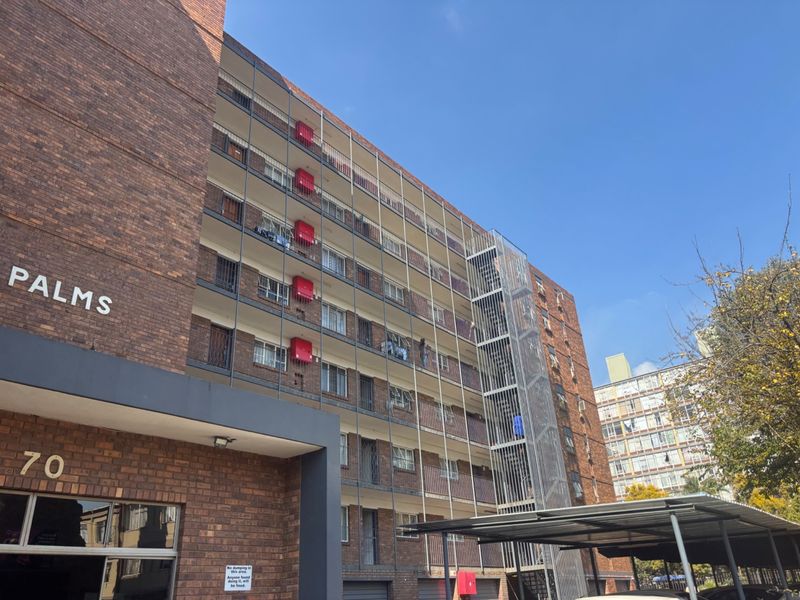 Apartment For Sale in Sunnyside, Pretoria - Photo 1