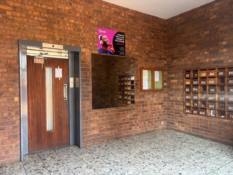 Apartment For Sale in Sunnyside, Pretoria - Photo 2