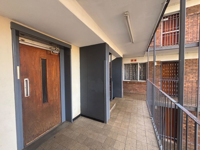 Apartment For Sale in Sunnyside, Pretoria - Photo 3