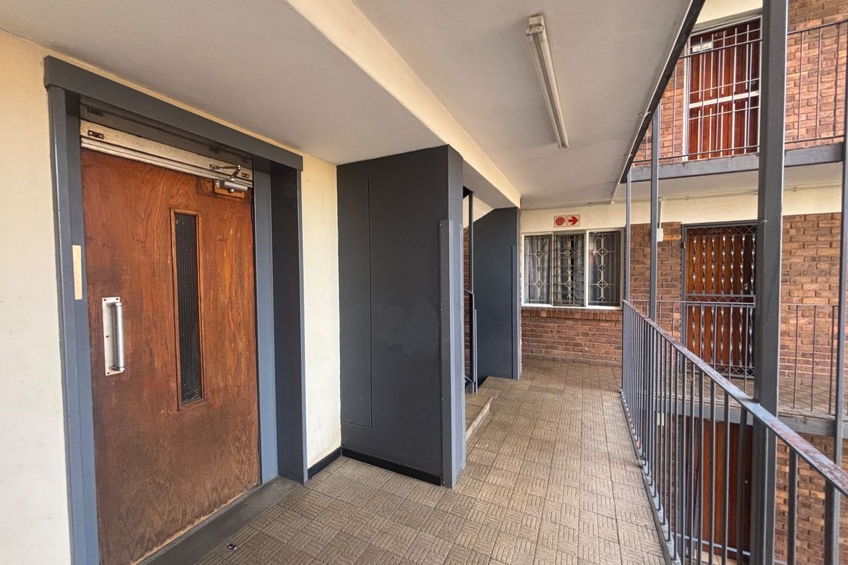 Apartment For Sale in Sunnyside, Pretoria - Photo 3