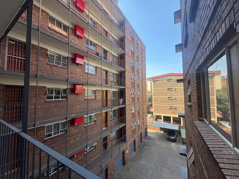 Apartment For Sale in Sunnyside, Pretoria - Photo 4