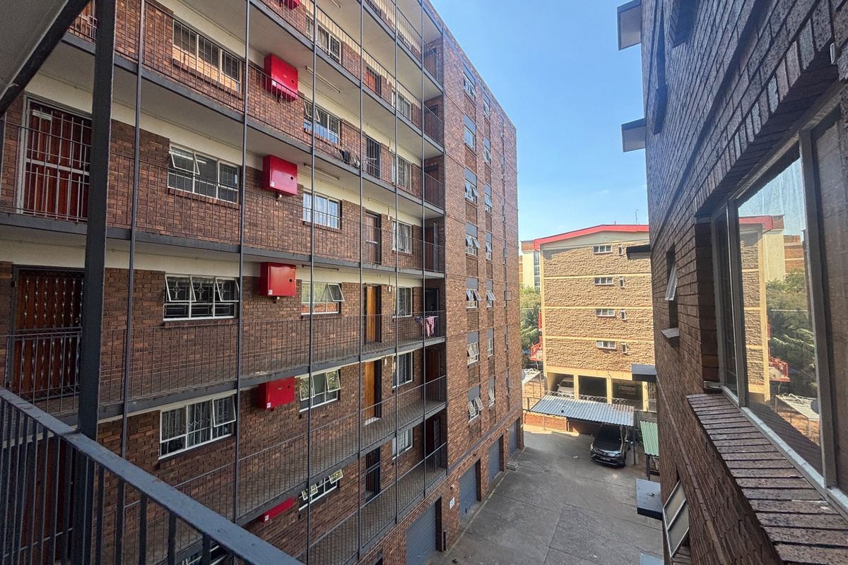 Apartment For Sale in Sunnyside, Pretoria - Photo 4
