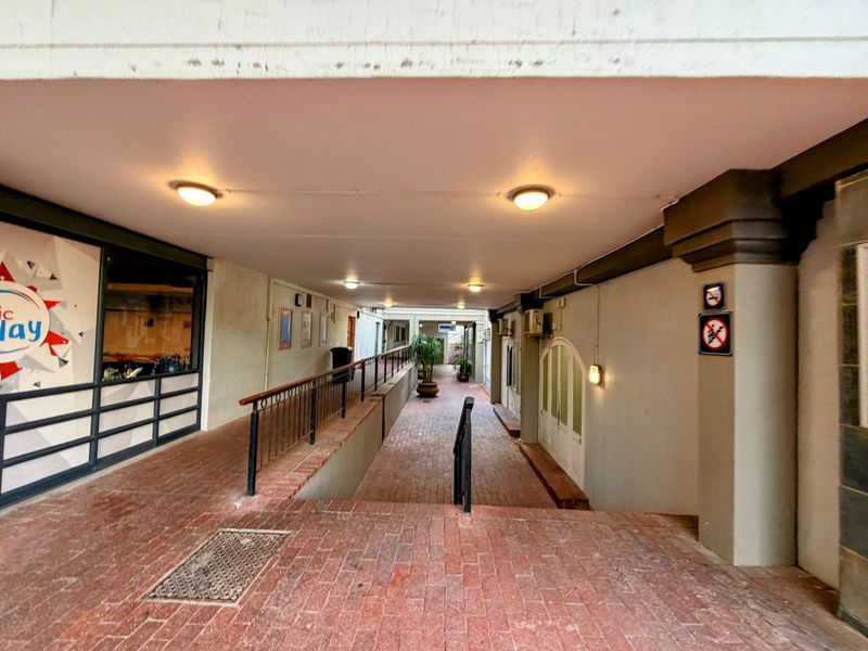 Restaurant Space to Let in Popular Centre in Durbanville - Photo 5