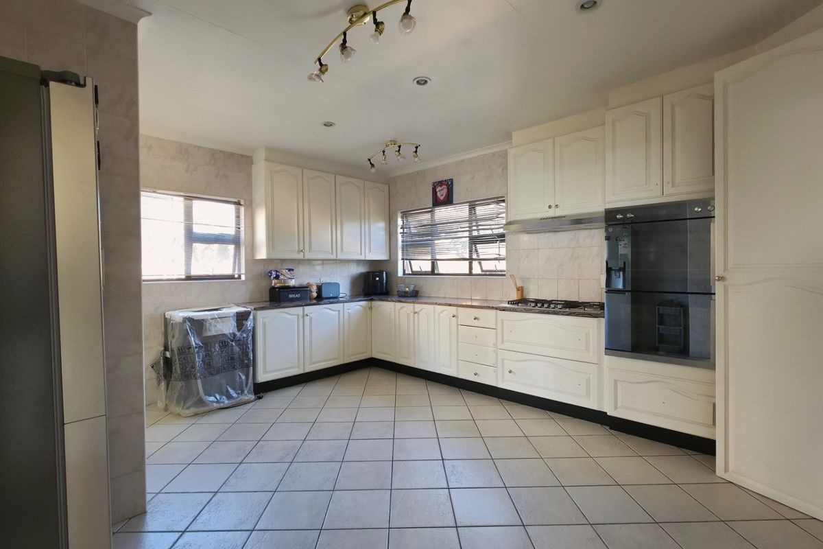 House To Rent in Constantia Kloof, Roodepoort - Photo 5