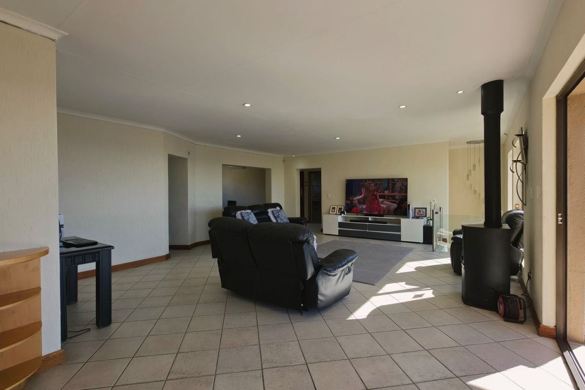 House To Rent in Constantia Kloof, Roodepoort - Photo 3