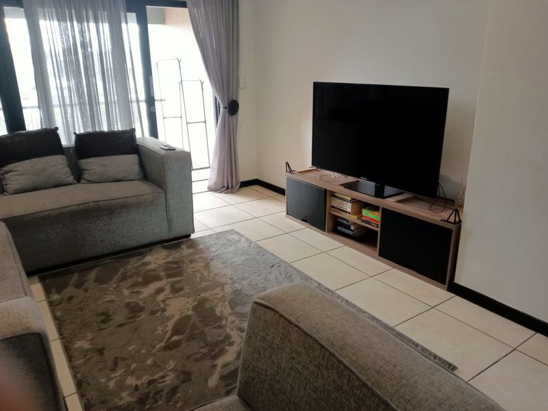 Modern, spacious 3 bedroom 2 bathroom apartment in secure estate - Photo 6