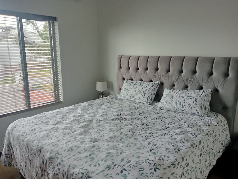 Modern, spacious 3 bedroom 2 bathroom apartment in secure estate - Photo 1