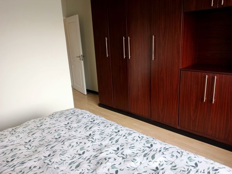 Modern, spacious 3 bedroom 2 bathroom apartment in secure estate - Photo 3