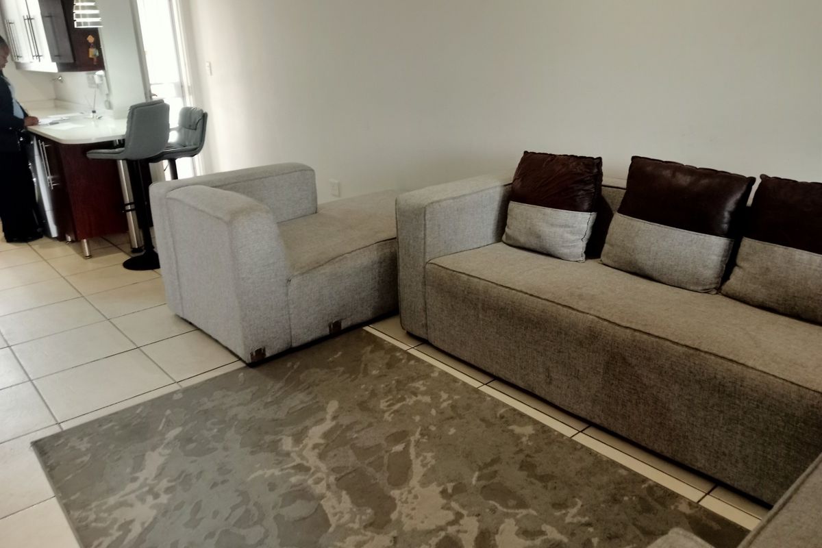 Modern, spacious 3 bedroom 2 bathroom apartment in secure estate - Photo 5