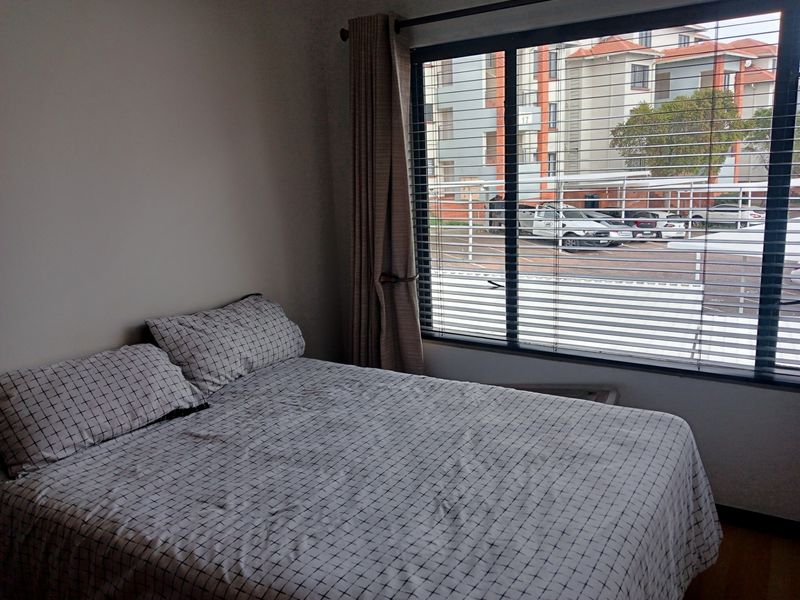 Modern, spacious 3 bedroom 2 bathroom apartment in secure estate - Photo 2