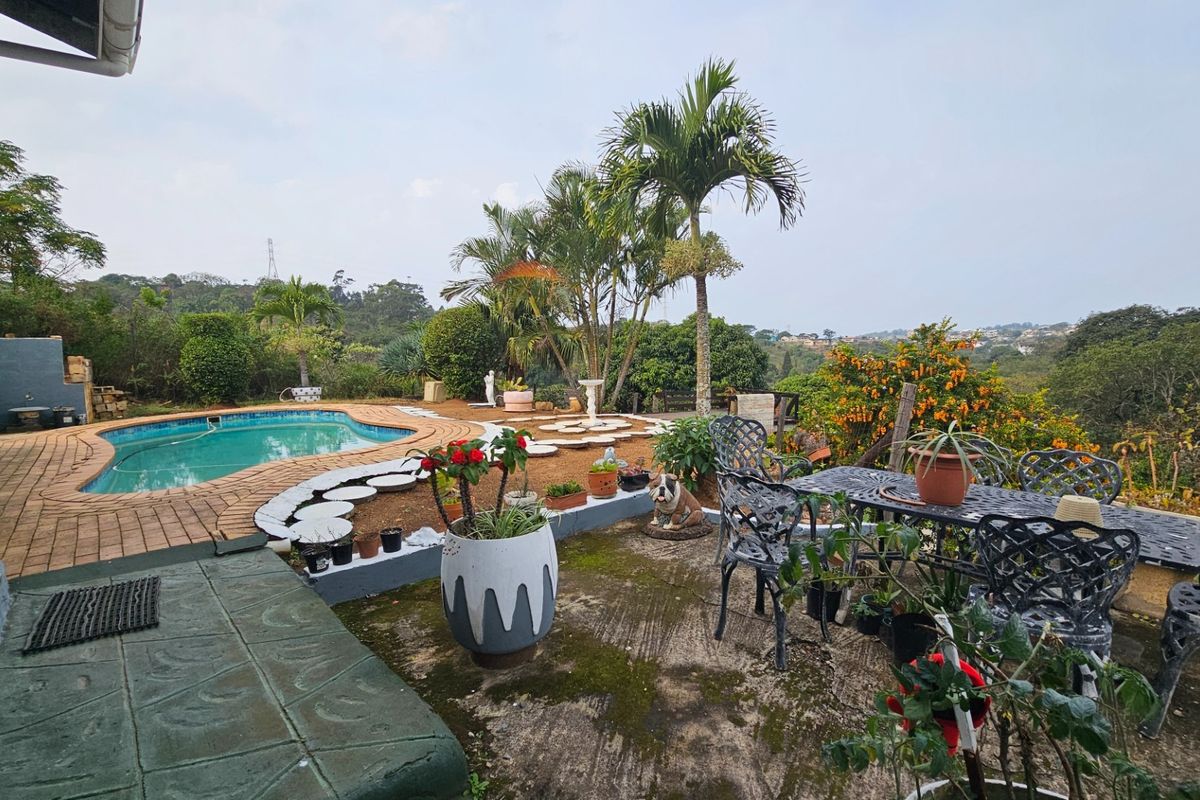 Spacious Family Home on Expansive Grounds with Scenic Views in Marburg - Photo 2
